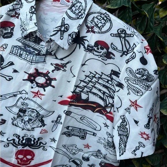 🔹 Men’s Pirate Themed Button Up Shirt - Picture 3 of 3